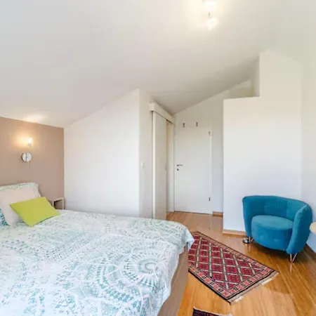 House Of The Sun - Three Bedroom With Pool Sutivan