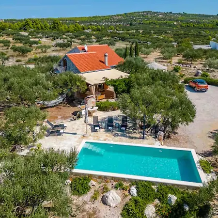 House Of The Sun - Three Bedroom With Pool Sutivan