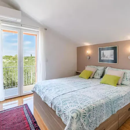 House Of The Sun - Three Bedroom With Pool Prázdninový dům