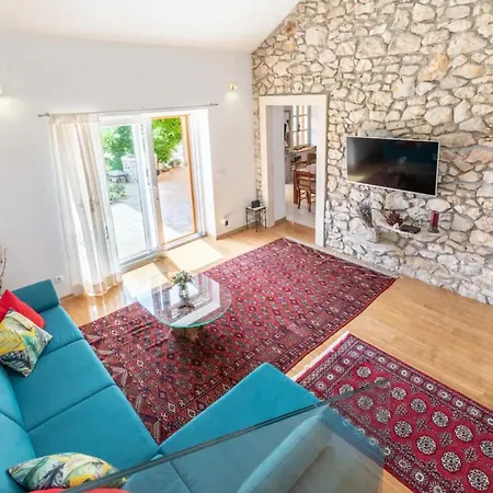 Prázdninový dům House Of The Sun - Three Bedroom With Pool Sutivan